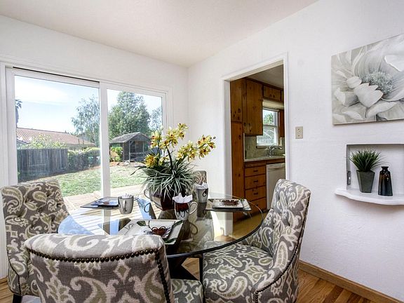 5th image of 633 Miramar Dr