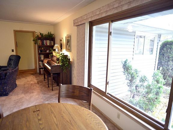 4th image of 3066 Chatsworth St N
