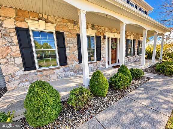 5th image of 502 Stonebridge Dr