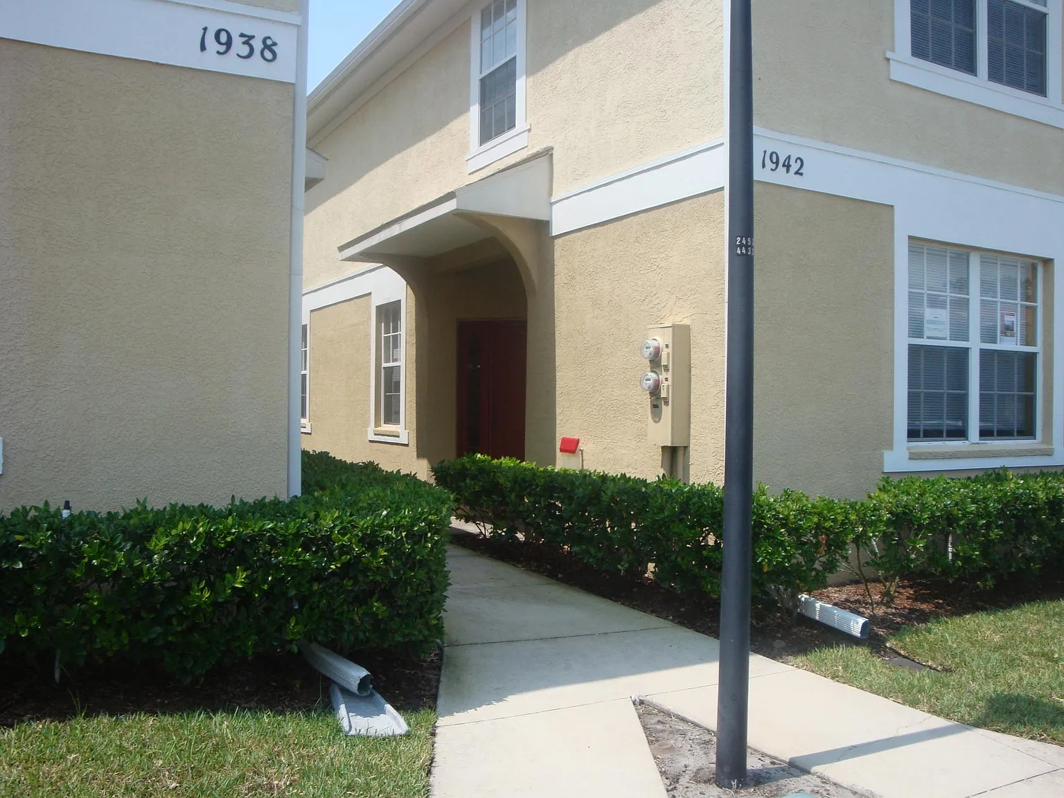 2 bed, 2.5 bath, 1328 sqft, $1,925 — Photo 2