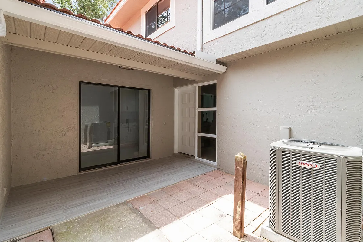 Building Photo - 8044 Sandpoint Blvd