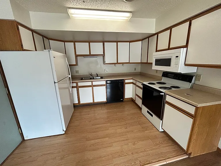 426 S Johnson St #C — Photo 4