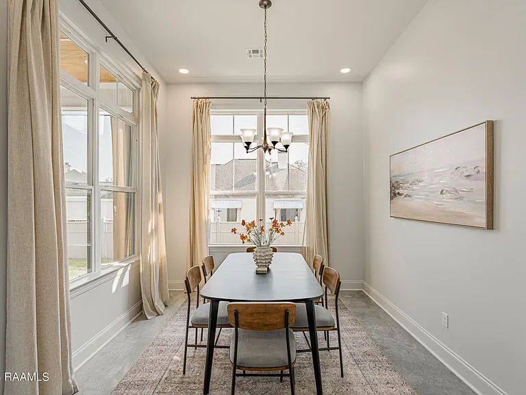 404 E Martial Ave — Photo 4