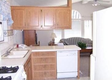 4th image of 1250 N Kirby St Spc 246