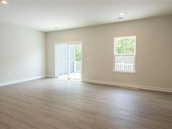 4th image of 961 Woods Chapel Rd