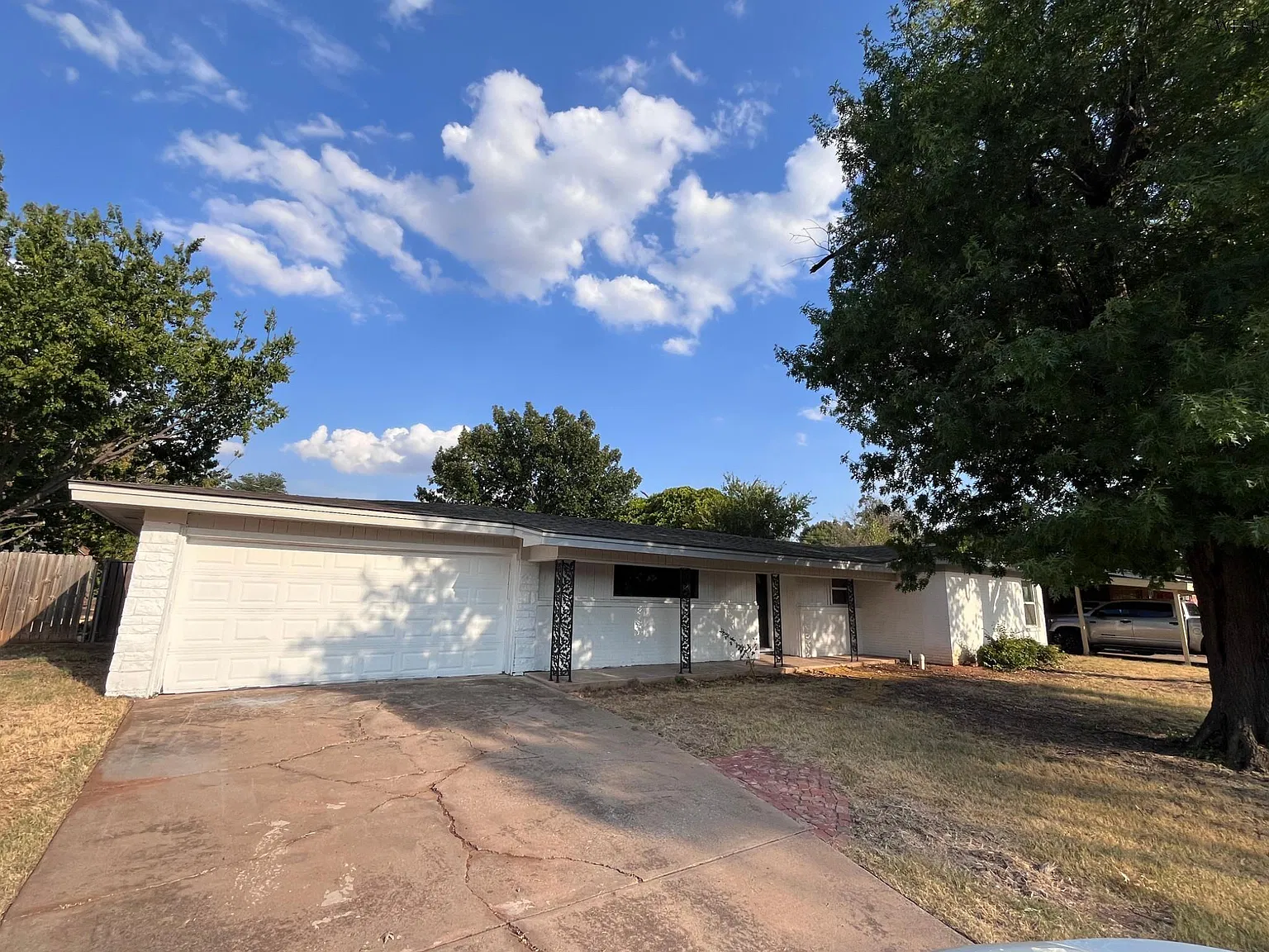 3 bed, 2.0 bath, 1467 sqft, $1,825 — Photo 1