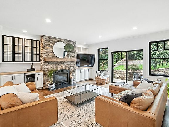 2nd image of 467 Stanley Ave