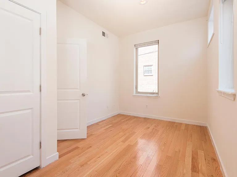 1520 Bainbridge St #A — Photo 4