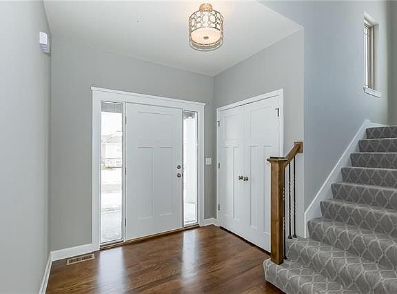 3rd image of 900 NW Persimmon Ct