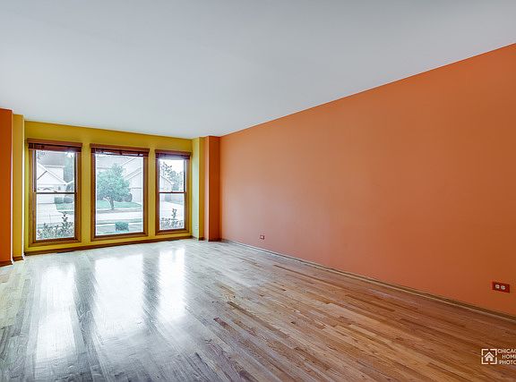 4th image of 698 Albany Ln
