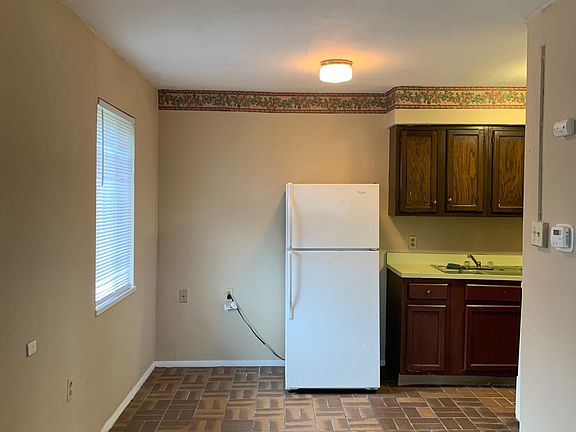 3rd image of 1111 Troy St #4