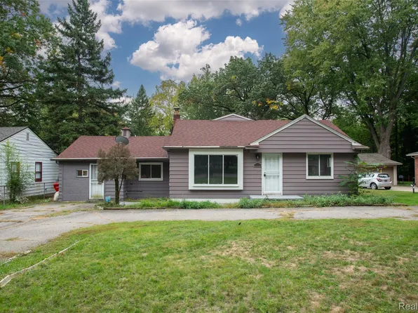 21613 Wallace Dr, Southfield, MI 48075