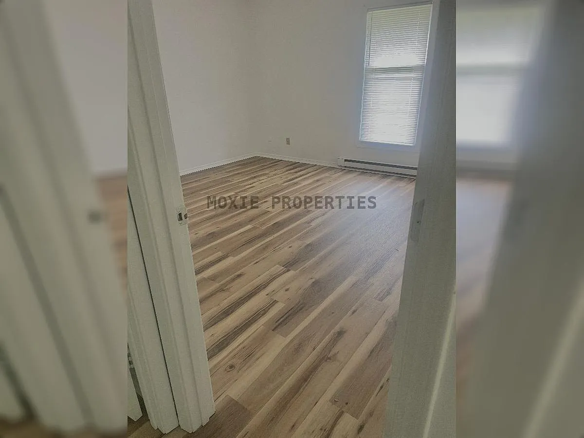 2 bed, $895 — Photo 2