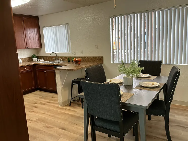 The Carlton Ridge Apartments — Photo 16