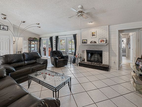 4th image of 2760 Citron Dr