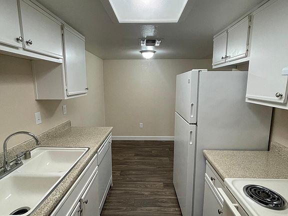 2nd image of 4806 Myrtle Ave #B
