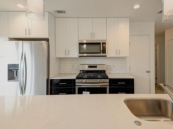 Kitchen island, tons of storage, gas cooking.