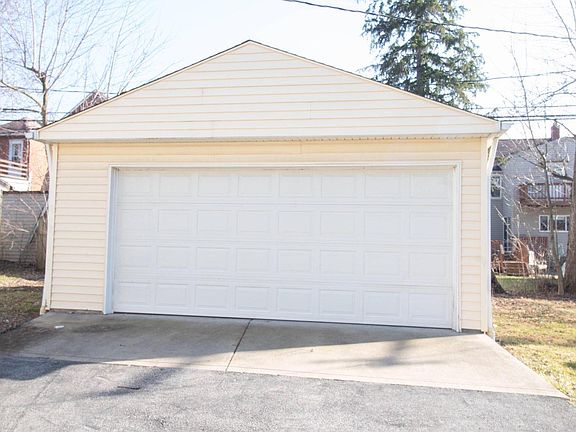 3rd image of 3586 Raymont Blvd