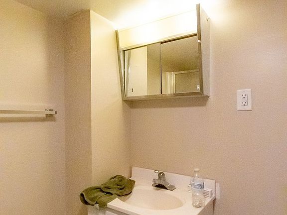 3rd image of 1526 W Jackson St #1520