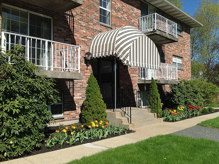 121 North St #10 — Photo 4