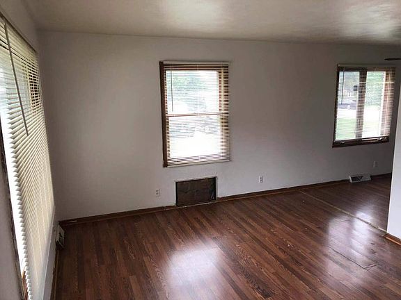 2nd image of 4892 Hampshire Close