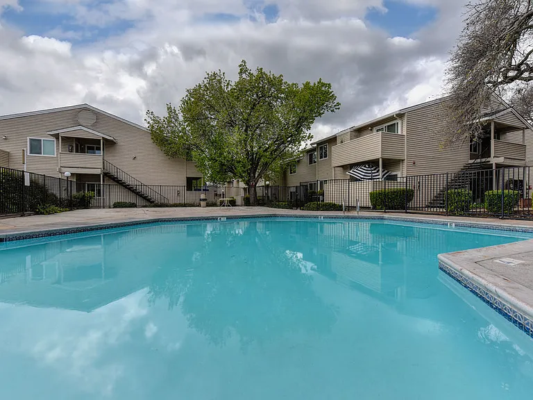Pepperwood Knoll Apartments — Photo 15