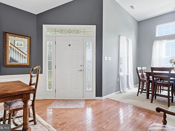 3rd image of 28 Bluebonnet Rd