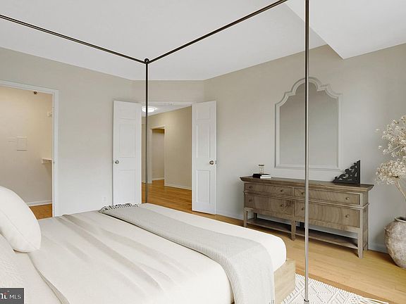 5th image of 1805 Crystal Dr APT 1014S