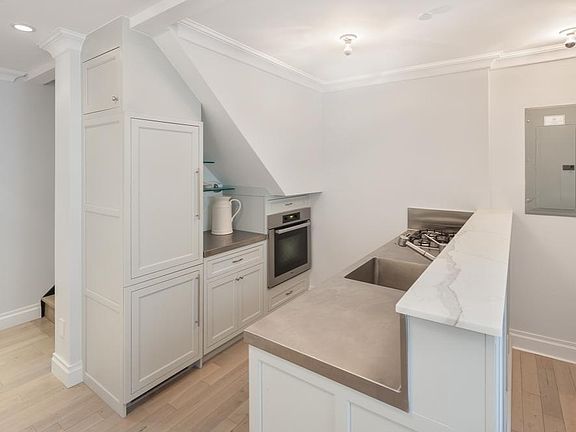 4th image of 58 Barrow St
