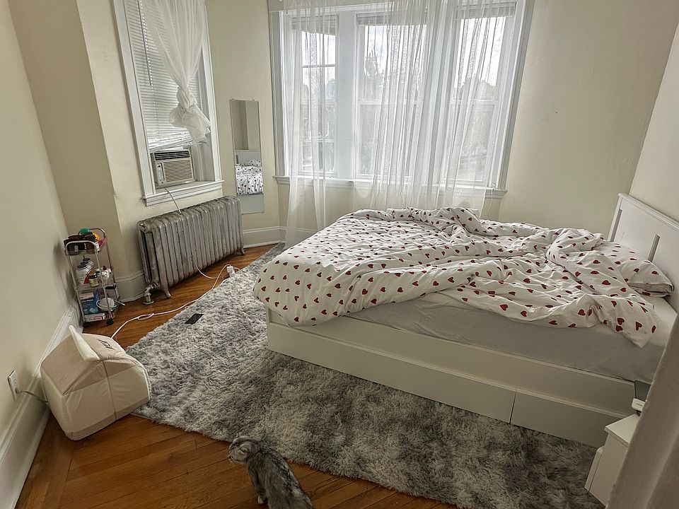 1st image of 1725 Commonwealth Ave APT 1