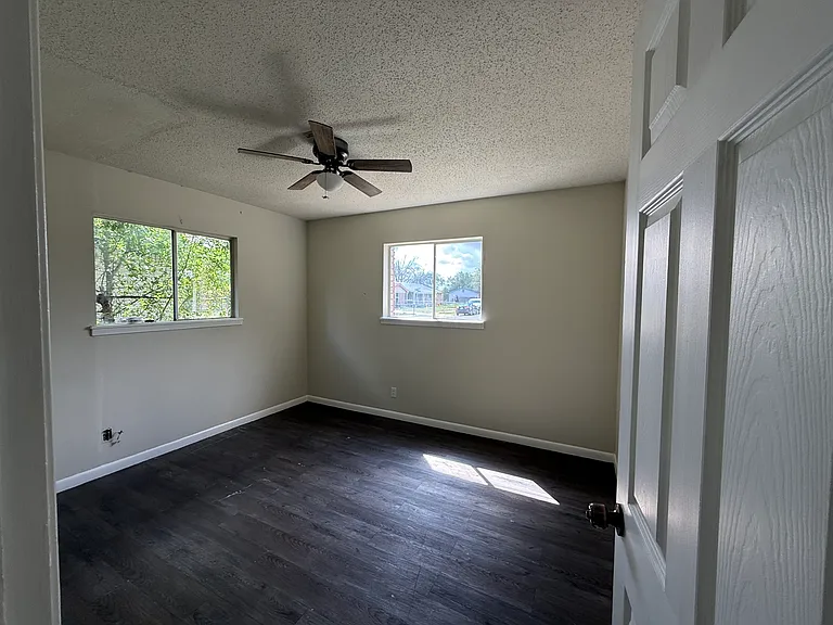 703 Hereford Dr — Photo 8