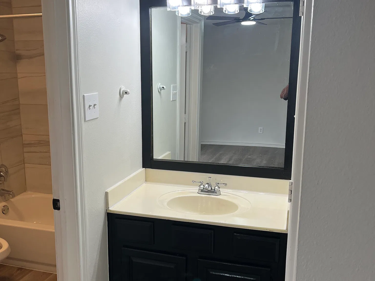 3 bed, 1300 sqft, $2,000 — Photo 3