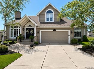 16 Woodstream Cir, Grand Island, NY 14072