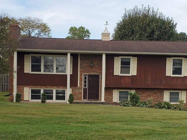 2 Kingsley Cir, Johnson City, TN 37601