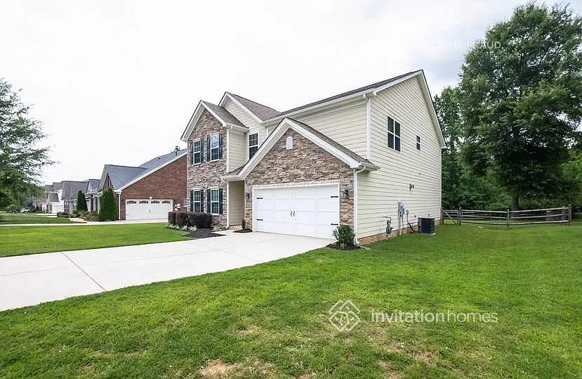 8023 Grove Hall Ave Mint Hill, NC 28227 — Photo 2