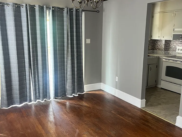 58 W Broadway Ave — Photo 3