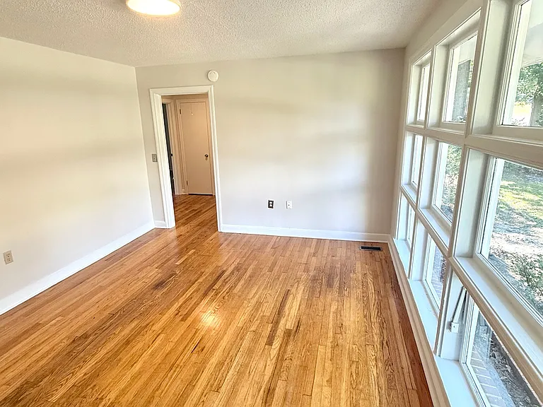 1035 Indigo Ave — Photo 2