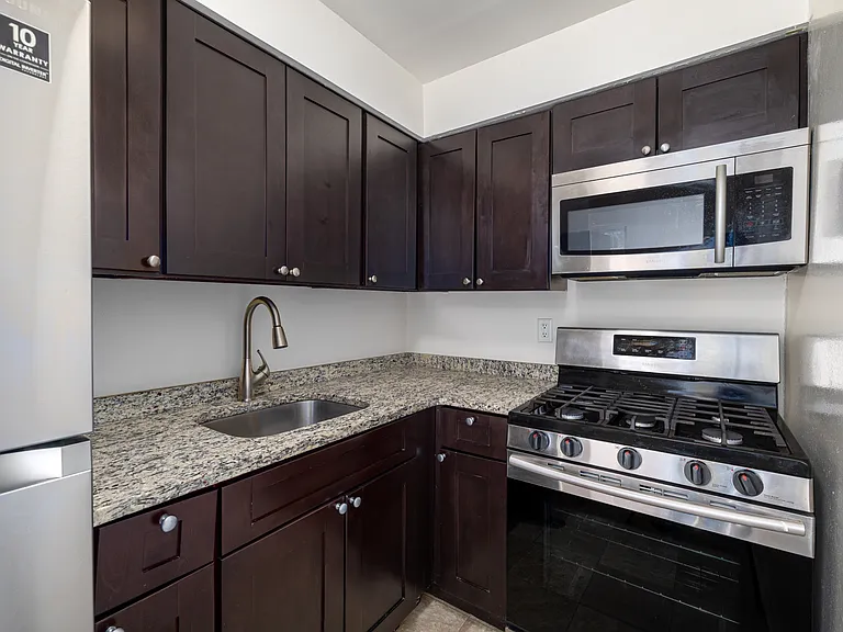 Oak Terrace — Photo 1