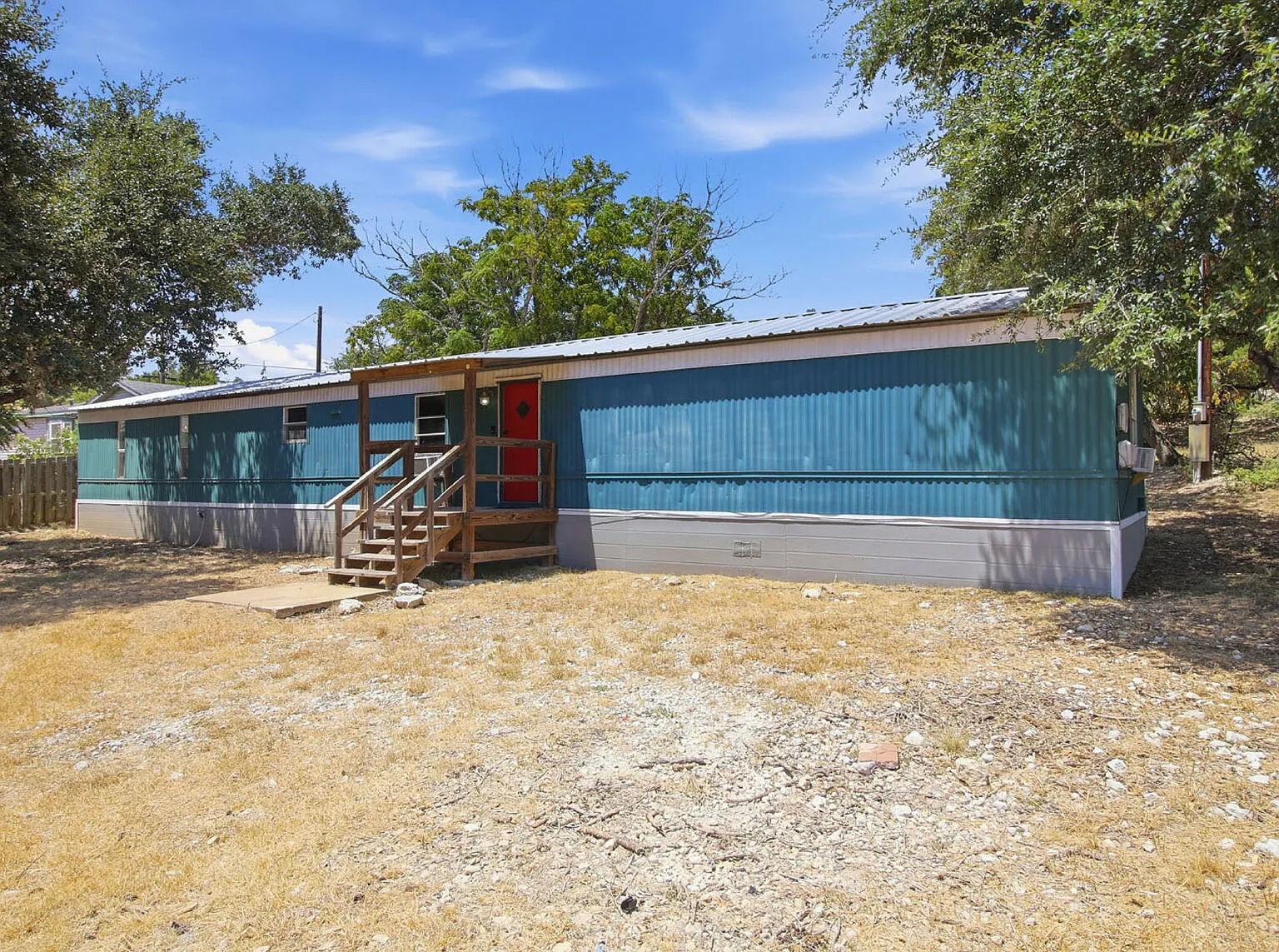 3 bed, 2.0 bath, 1216 sqft, $1,195 — Photo 1