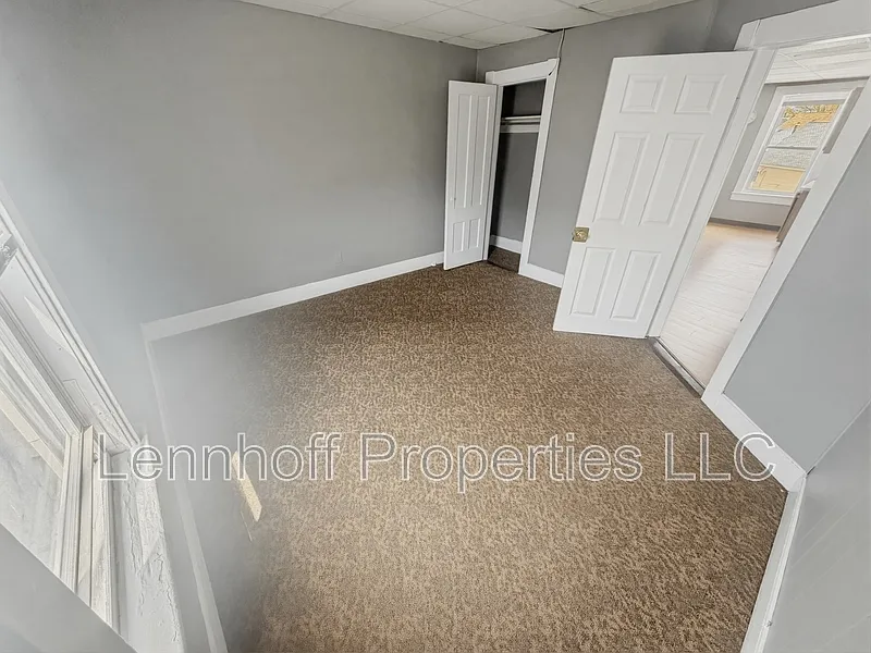 3 bed, 1.0 bath, $2,050 — Photo 4