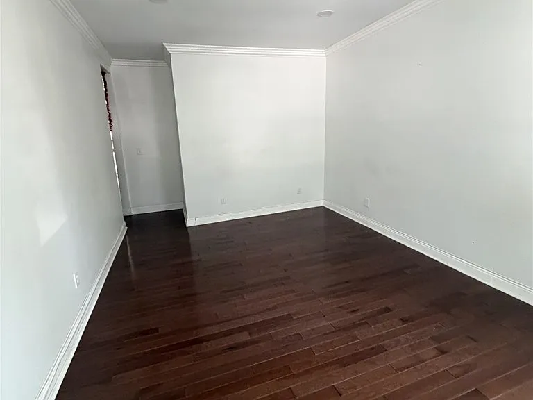212 Richmond Ave — Photo 8