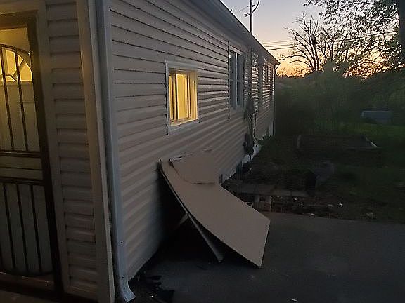 3rd image of 10508 E 40th St