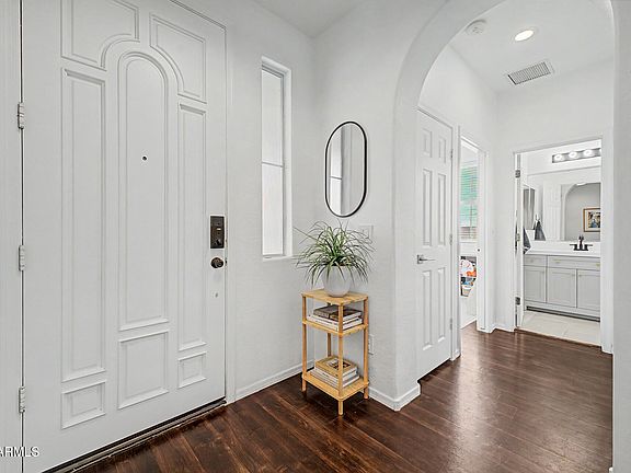 5th image of 1047 W CAROLINE Lane