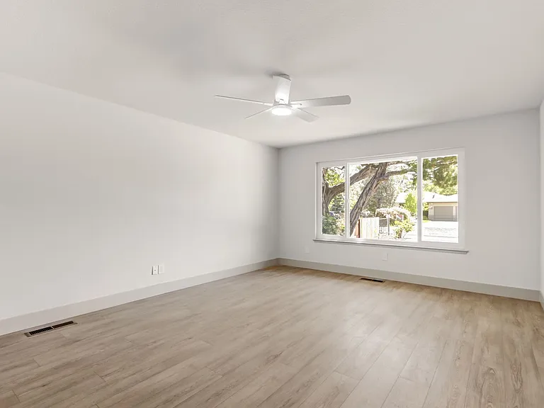 965 Jonas Ave — Photo 19