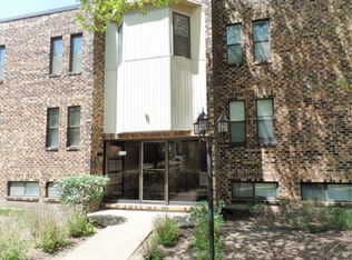 2037 Country Club Dr APT 2C, Woodridge, IL 60517