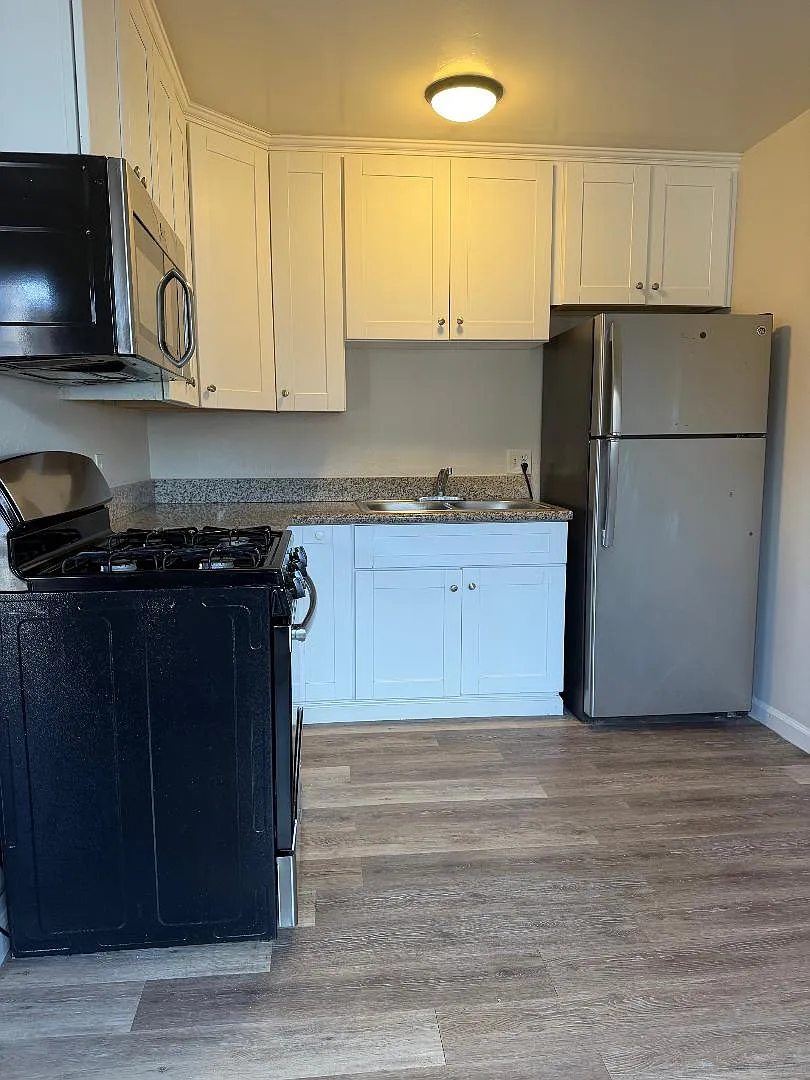 2 bed, 1.5 bath, 1000 sqft, $2,295 — Photo 1