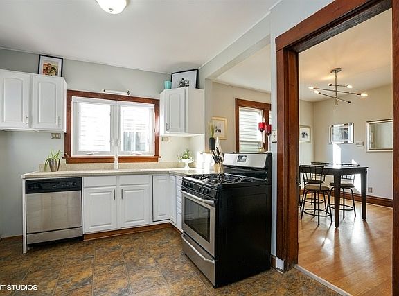 5th image of 3717 N Kedzie Ave