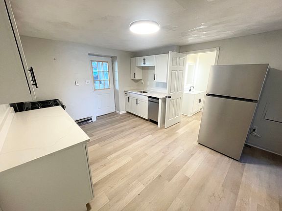 2nd image of 300 McLane Ave #2B-1Ba-900Sqft