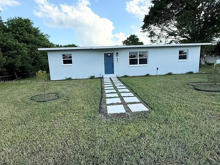 801 Brodhag Dr — Photo 1
