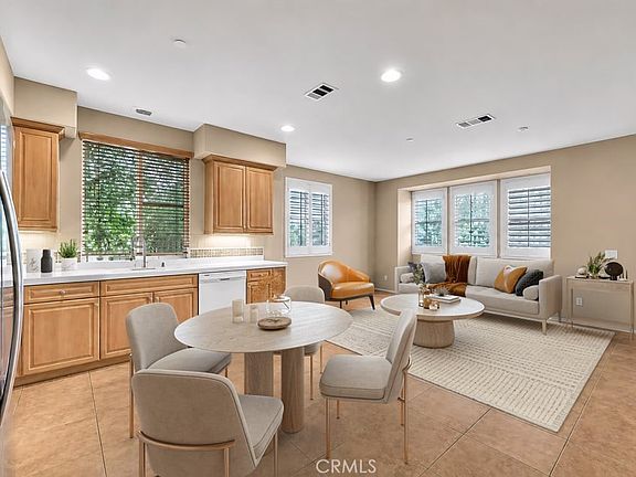 3rd image of 284 Tustin Field Dr